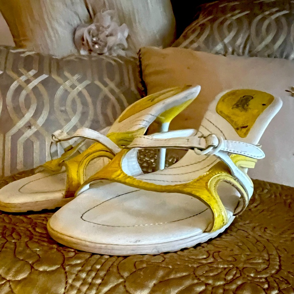 Carlos Santana white and lemon yellow patent leather heels